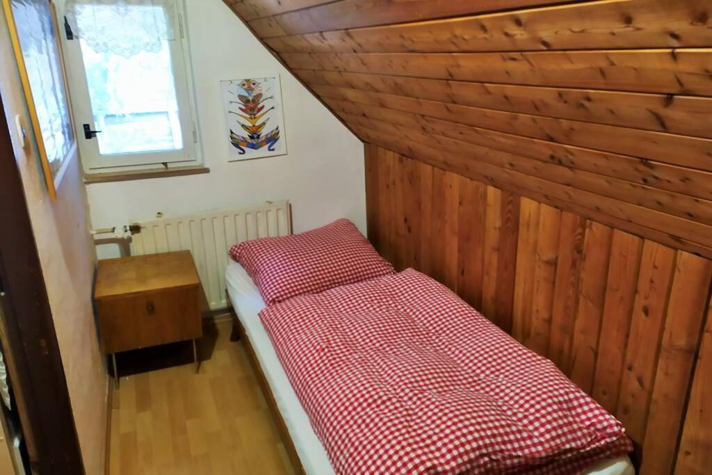 Chata Na Poskle U Lesa S Vyhledem Hutisko Exteriör bild